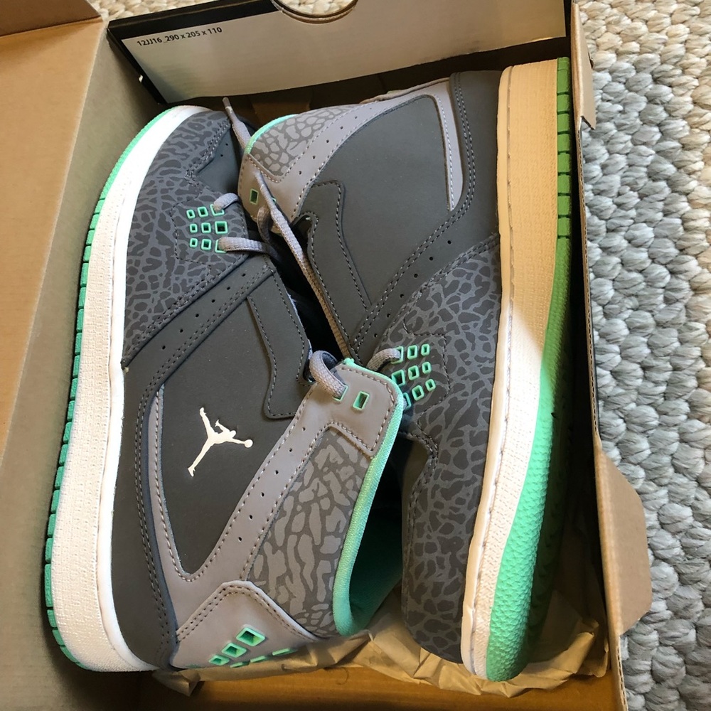 BRAND NEW NEVER WORN 6Y Jordan’s